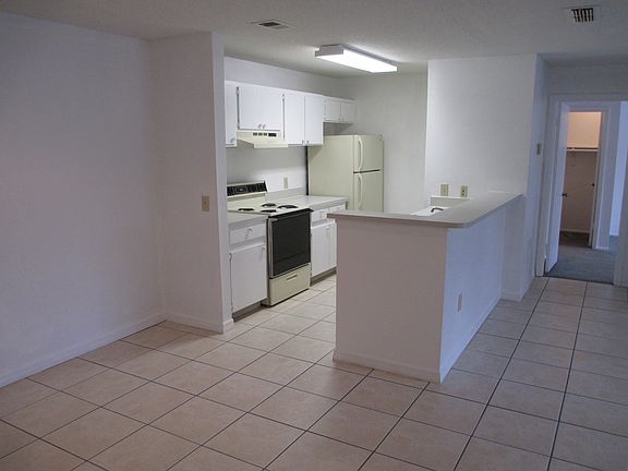 2nd image of 9481 Highland Oak Dr Unit 805
