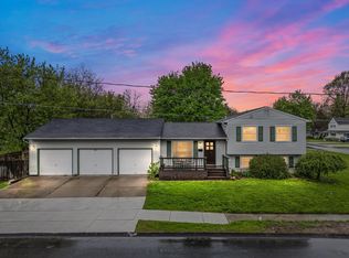 345 Center St, Fenton, MI 48430