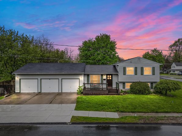 345 Center St, Fenton, MI 48430