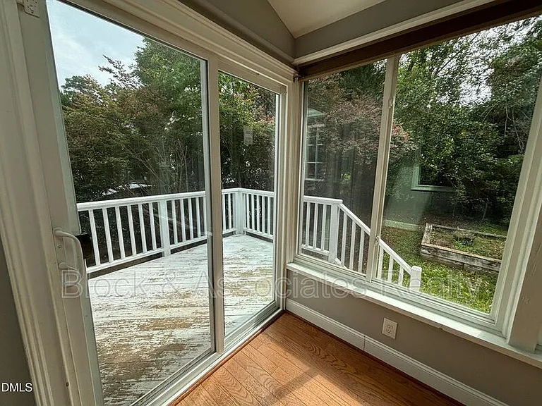 124 Factors Walk Ln — Photo 5