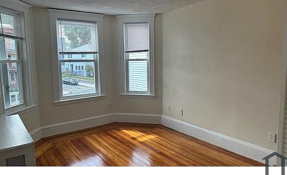 5th image of 638 Morton St Floor 2