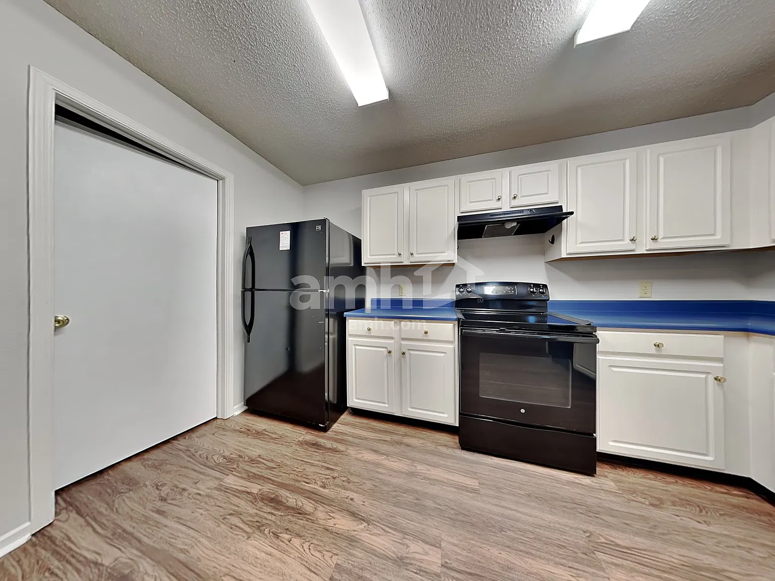 3 bed, 2.5 bath, 2062 sqft, $1,980 — Photo 4