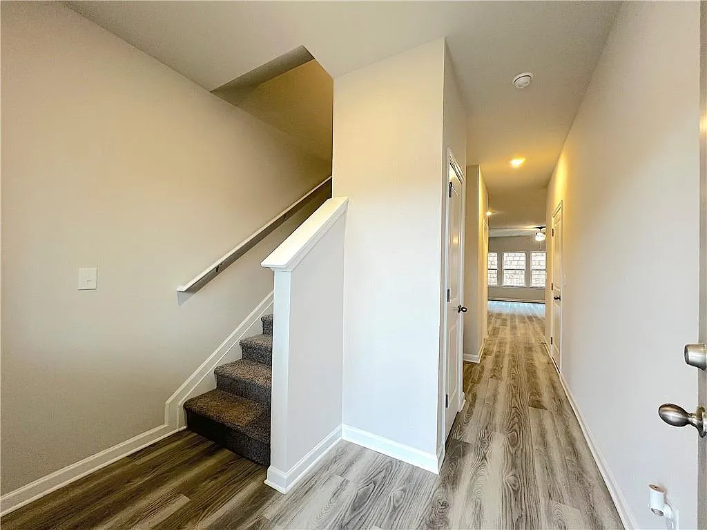 3 bed, 2.5 bath, 1740 sqft, $2,000 — Photo 4