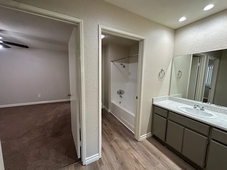 Tamarack Gardens Apartments — Photo 10