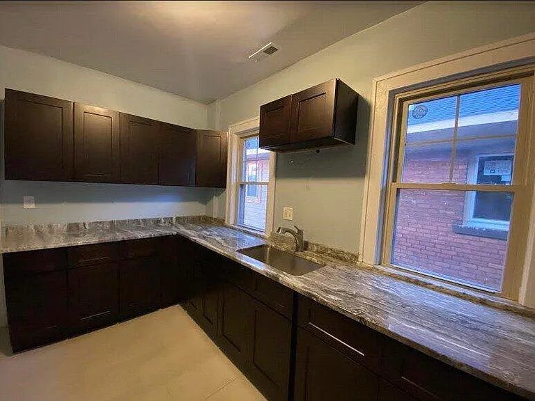 1721 Atkinson St #UPPER — Photo 2