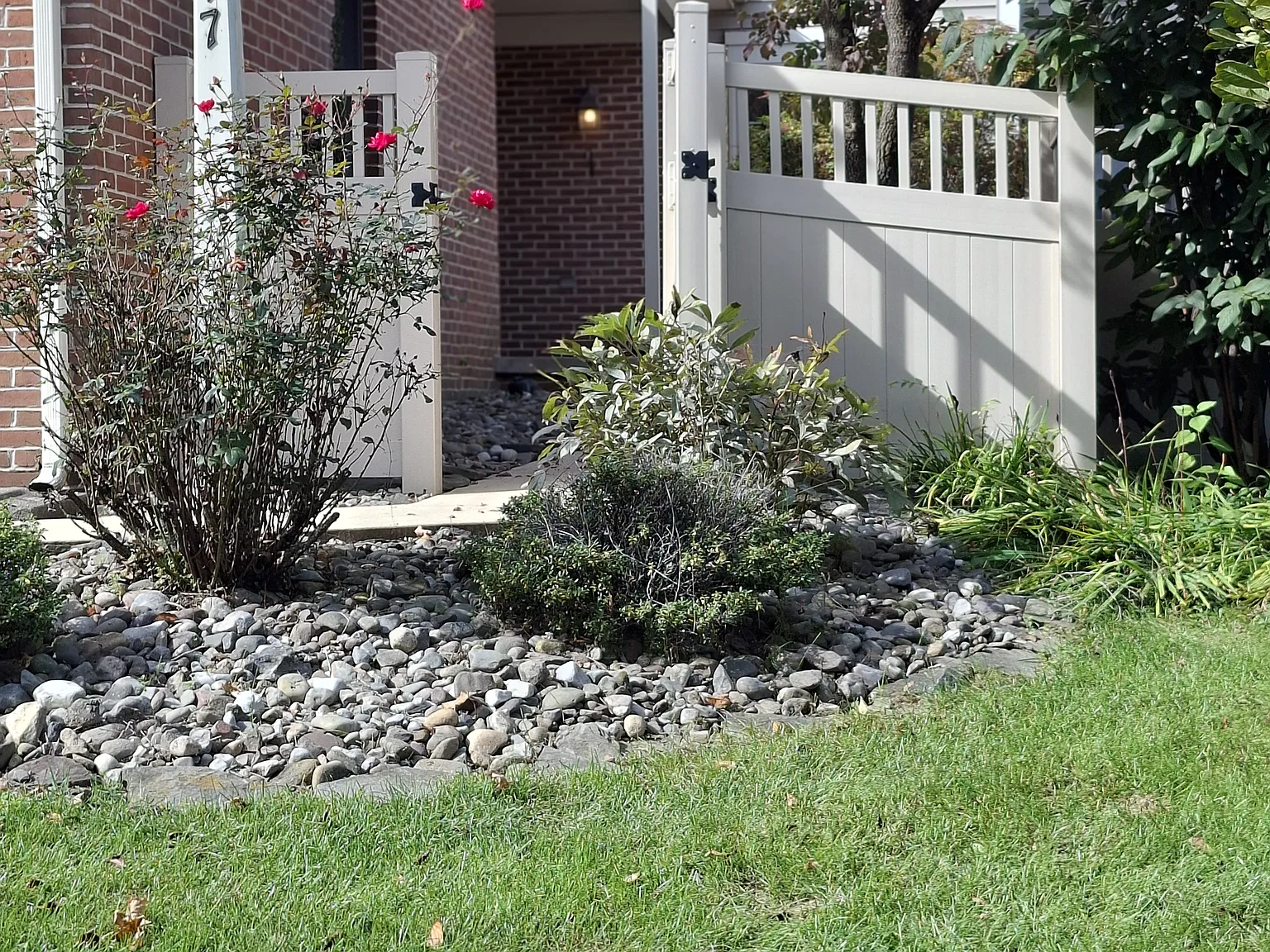 3 bed, 2.5 bath, 2000 sqft, $2,380 — Photo 3