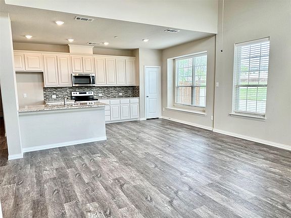 2nd image of 3434 Solana Cir