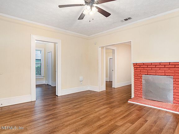 3rd image of 940 GLENCARIN Street