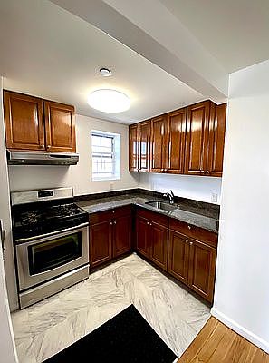 4th image of 9114 175th St #4D