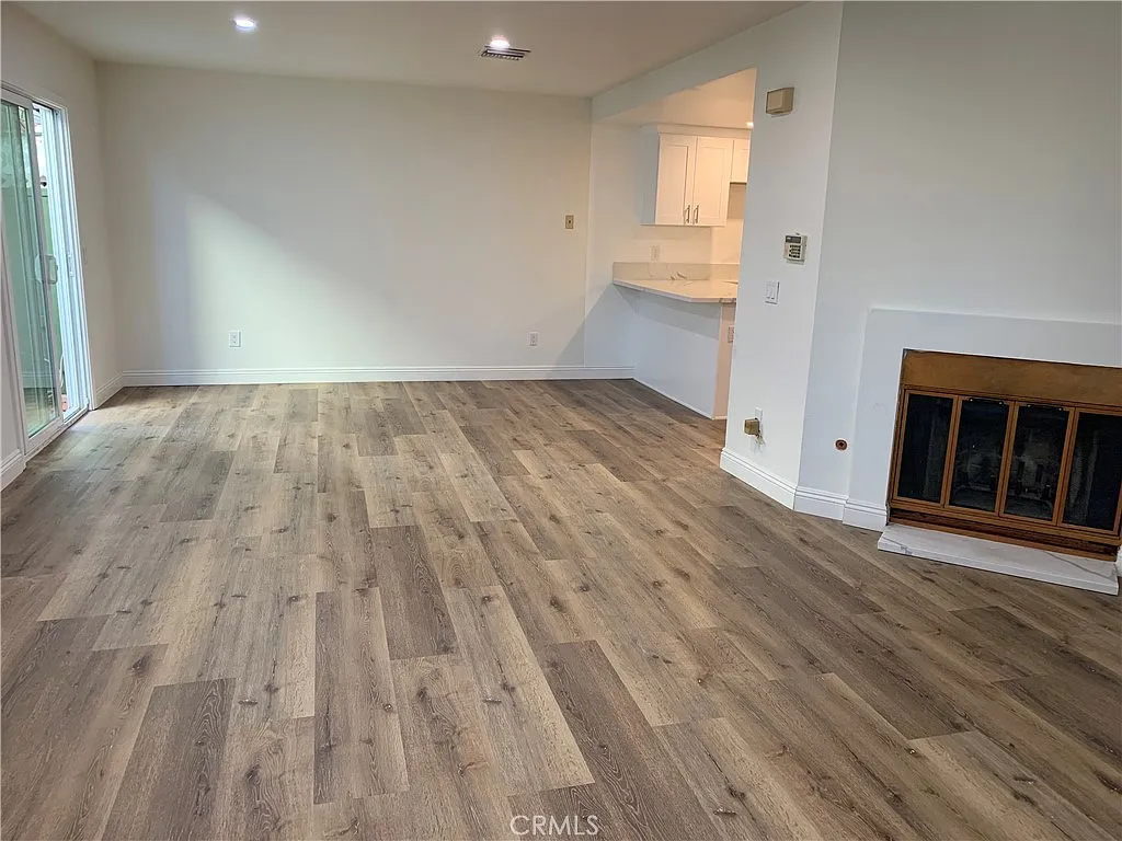3 bed, 2.5 bath, 1339 sqft, $2,700 — Photo 3