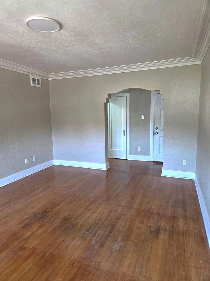 Teutonia Apartments — Photo 3