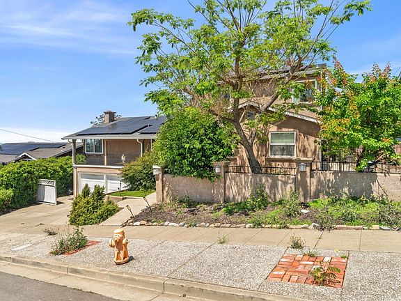 4th image of 722 Gleneagle Ave
