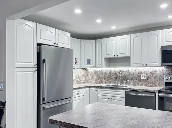 208 Wellington E, West Palm Beach, FL 33417