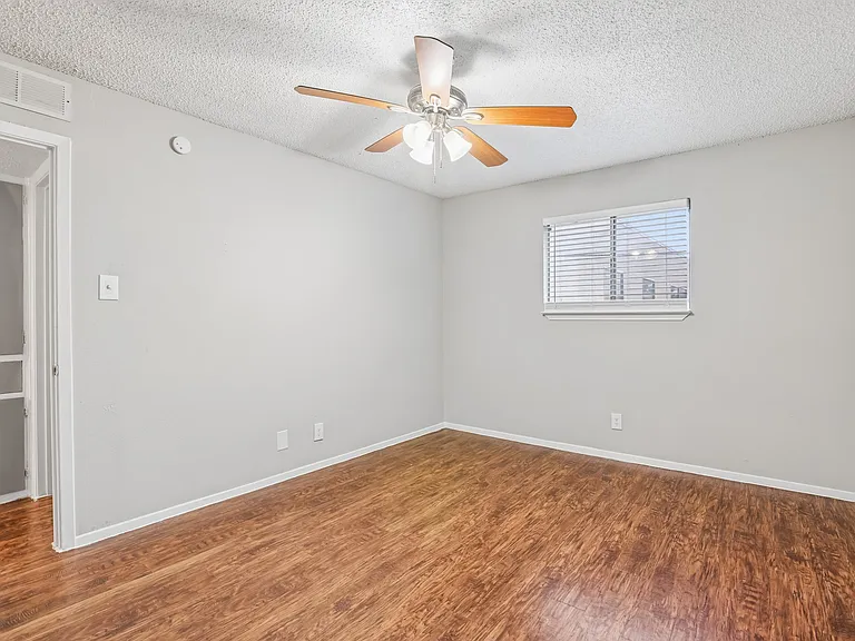 Lamar Place Apartments — Photo 77