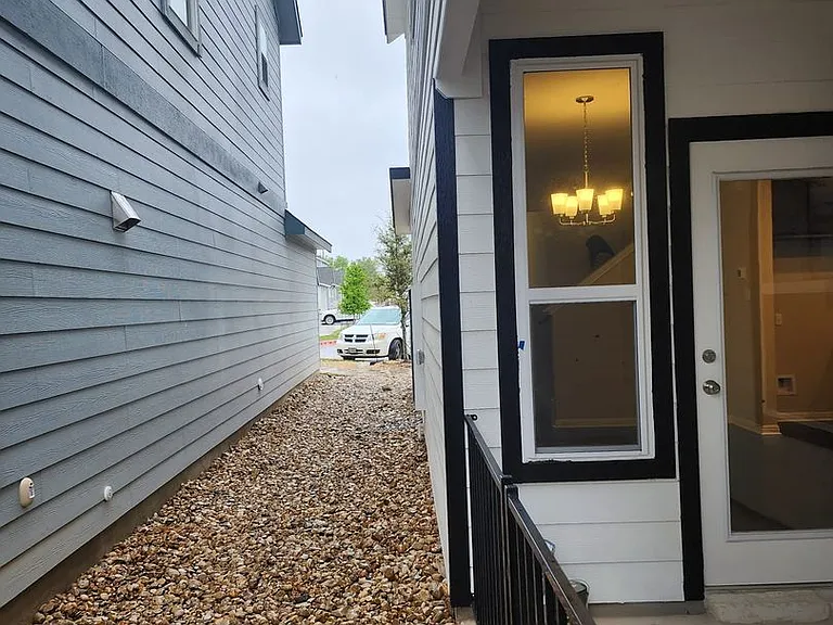 1668 Coral Sunrise Trl — Photo 18