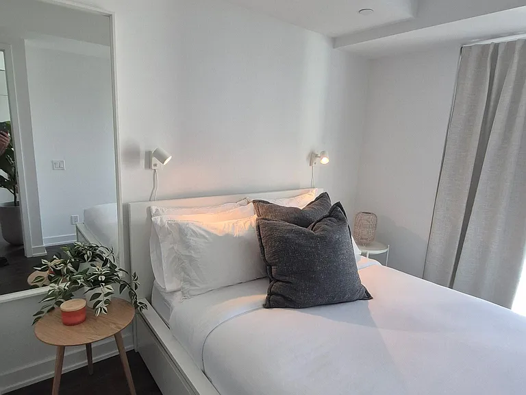 88 Queen St E #3215 — Photo 8