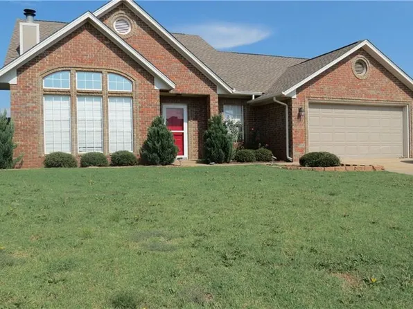 2821 N Towne Dr, Altus, OK 73521