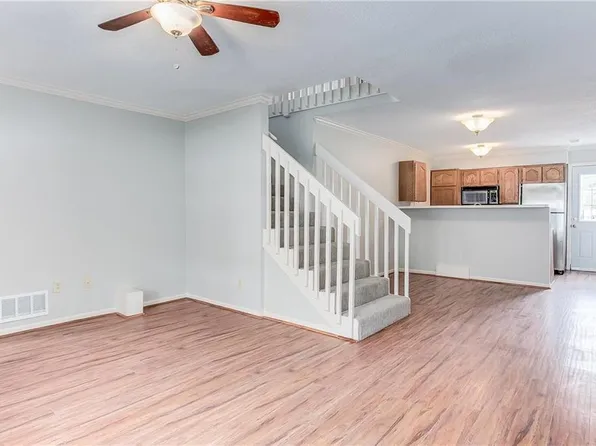 1399 E 120th St, Olathe, KS 66061