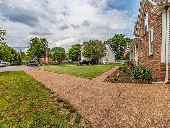 3rd image of 2509 Douglas Ct