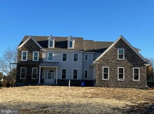 1 Lily Ln, Warminster, PA 18974