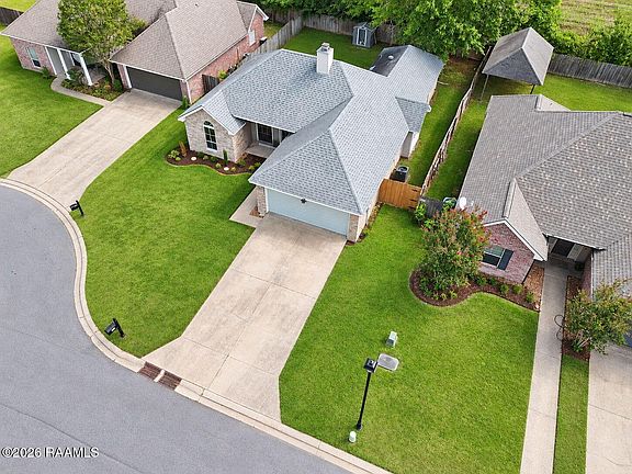 3rd image of 152 Windermere Cir