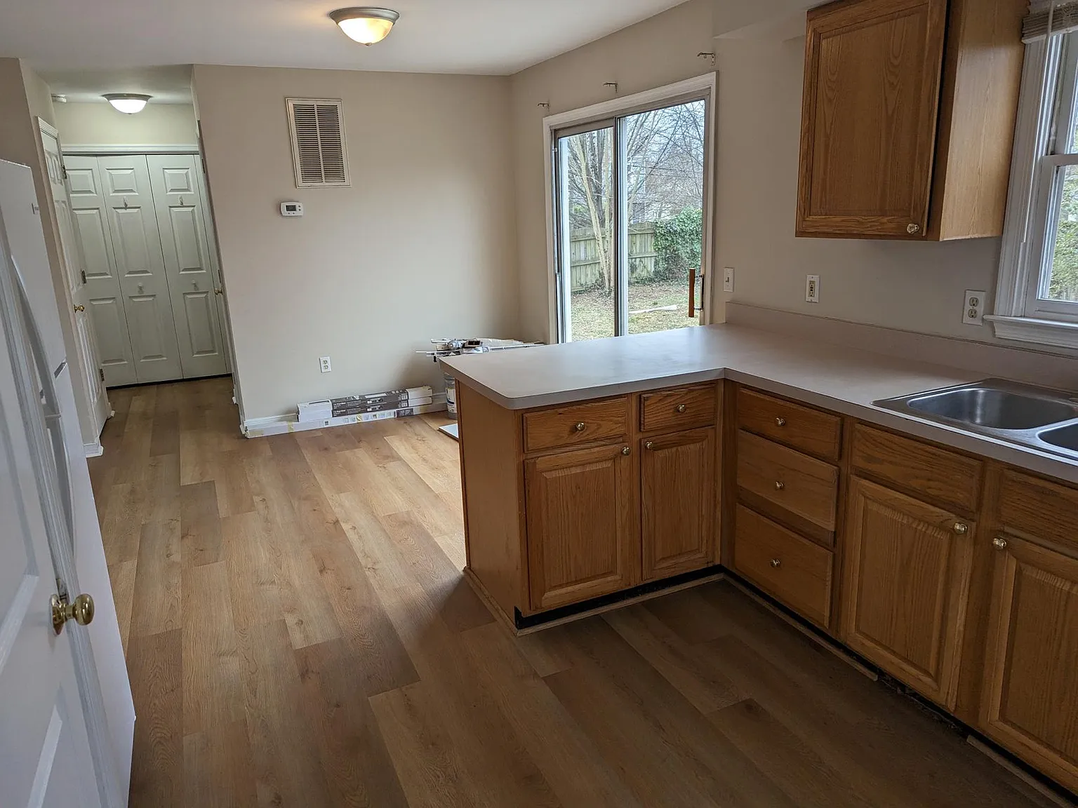 1002 Stafford Ave — Photo 4