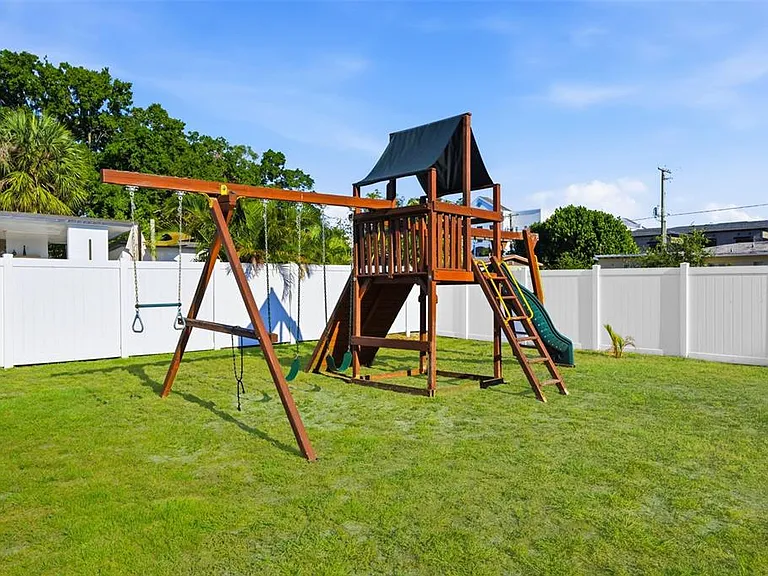 4310 W Carmen St — Photo 43