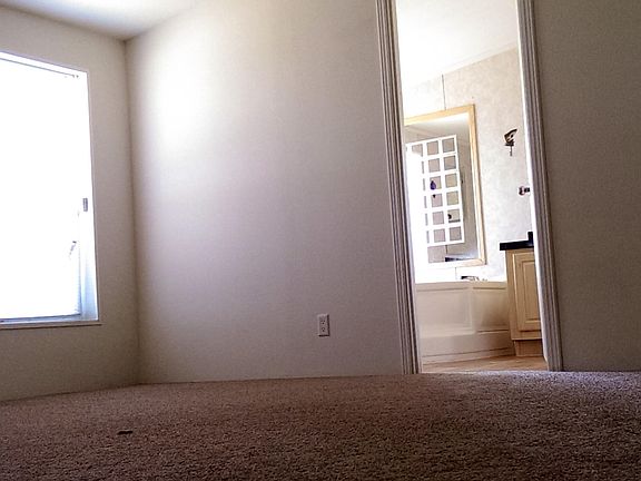 M bedroom w/ his her bath 