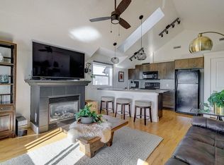 2111 34th Ave SW #402, Calgary, AB T2T2C5