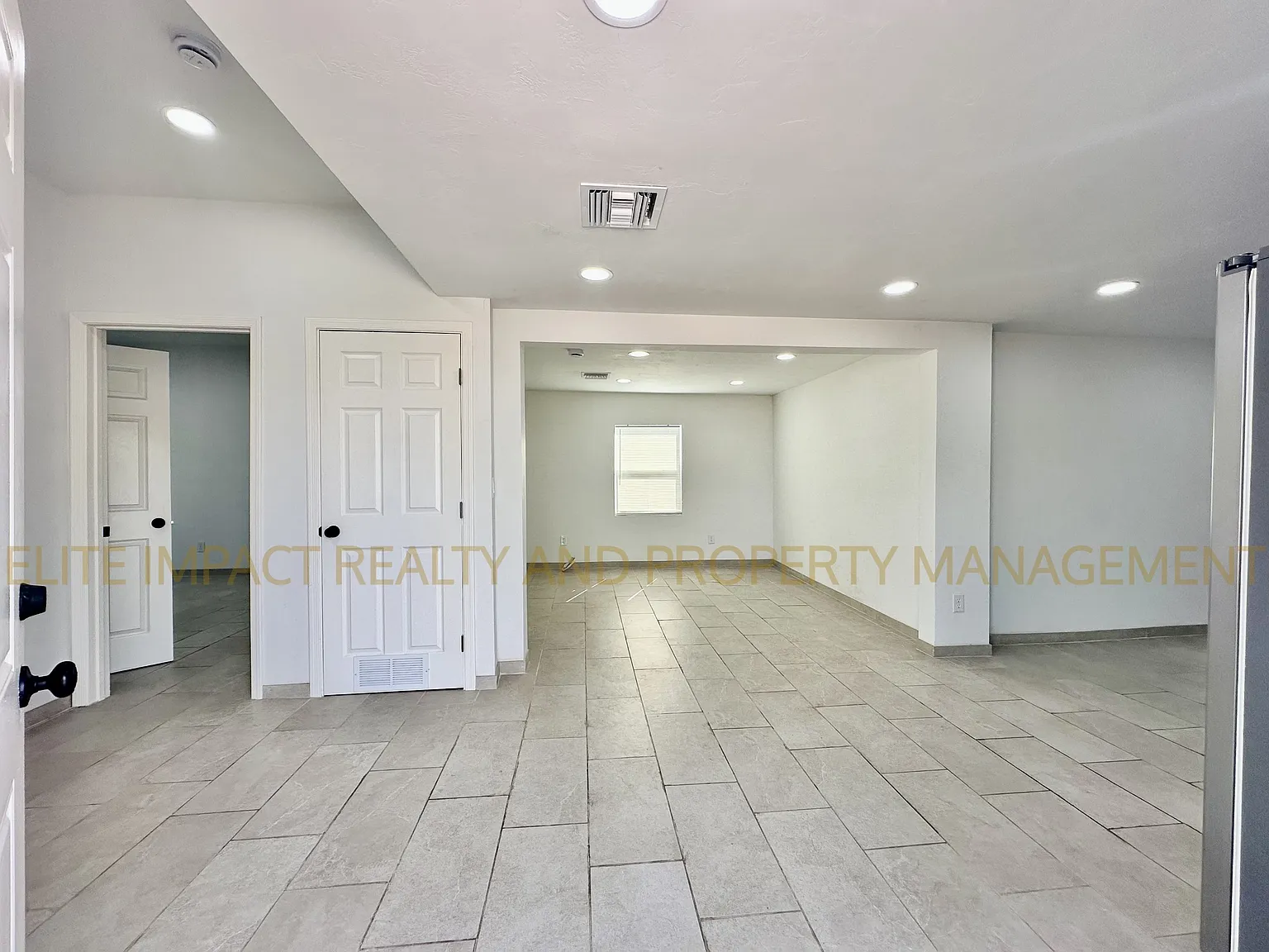 3921 East Blacklidge Drive - 1 — Photo 2