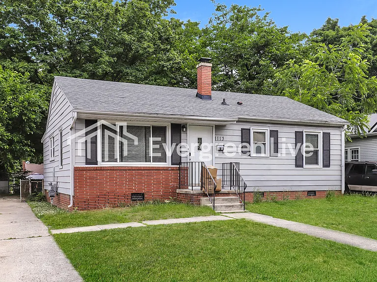 1113 Cedrow Dr — Photo 2