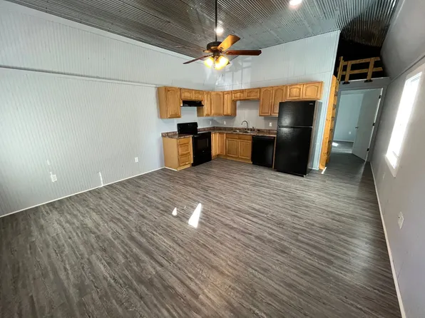 225 Community Dr #16, Batesville, AR 72501