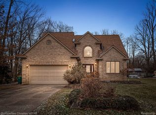 23301 Elmgrove St, Farmington Hills, MI