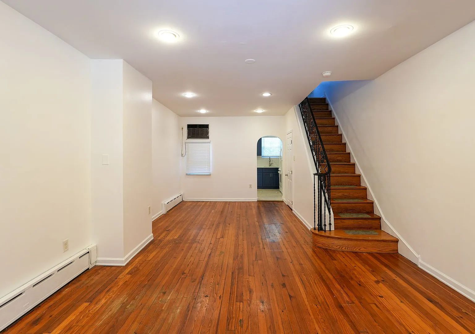 Newly renovated 2 bedroom — Photo 3