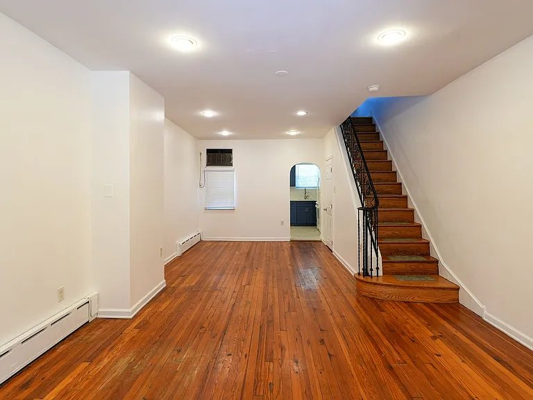 2127 S Beechwood St — Photo 3