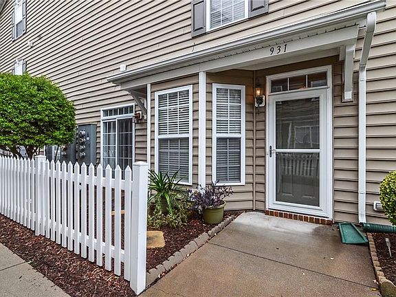 3rd image of 931 Teton Cir