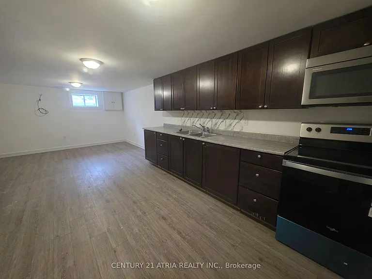 19 Meadowview Ave #LOWER — Photo 1