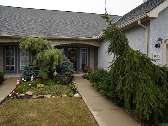 3rd image of 935 Village Dr