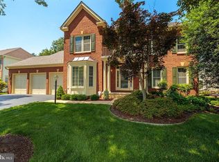 7379 Hunters Oak Ct, Springfield, VA 22150