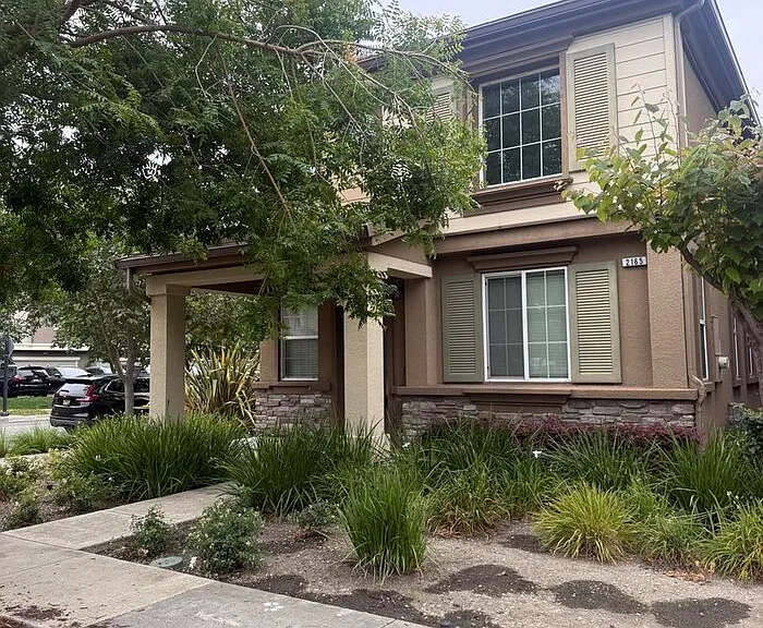 2165 Parkhurst St — Photo 1