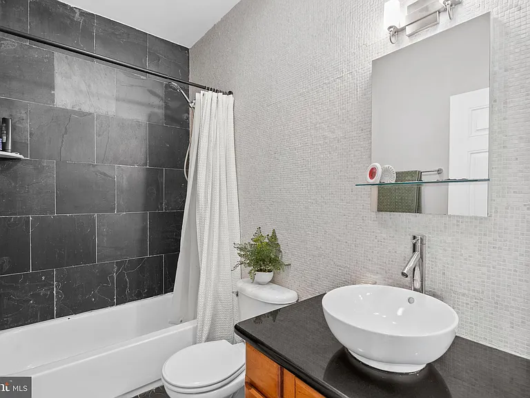 715 Brown St #B — Photo 18