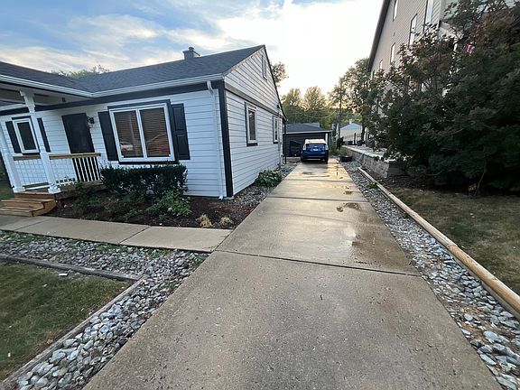 Side drive , detached garage