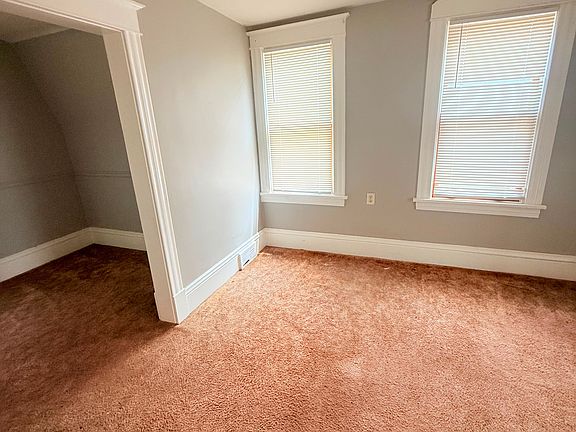 3rd image of 2811 Newton Ave N