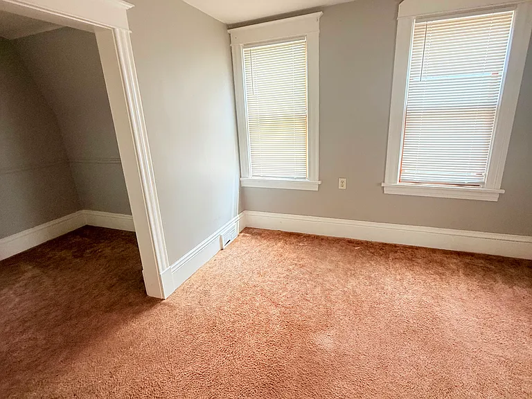 2811 Newton Ave N — Photo 3