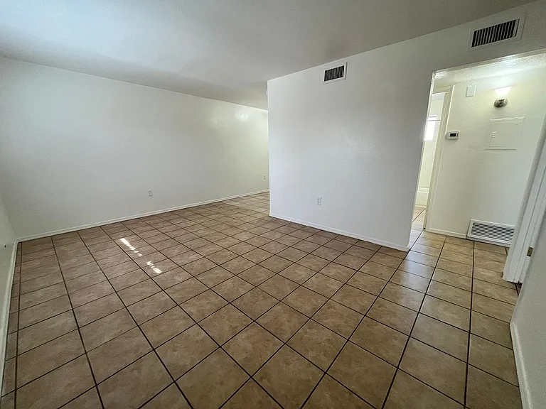 446 E Pastime Rd — Photo 32