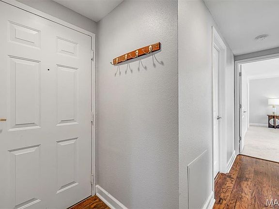 5th image of 5330 Pershing Ave APT 406