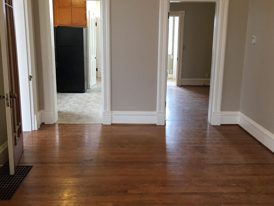 dining room looking into kit and bedroom