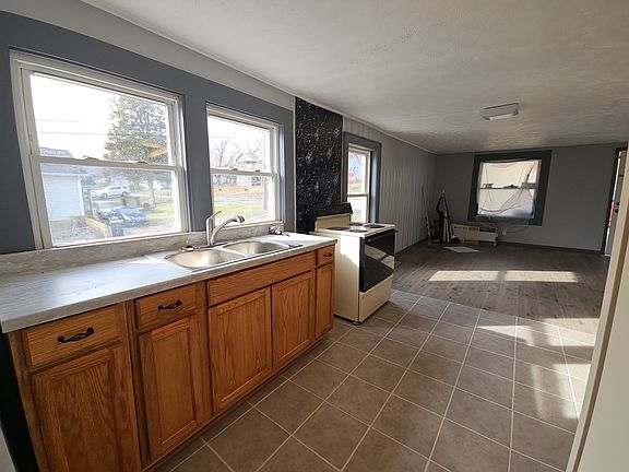 5th image of 300 Cedar Ave