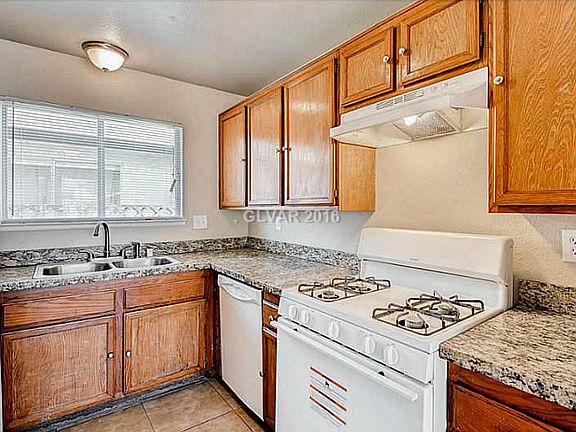 4th image of 1490 S Sloan Ln