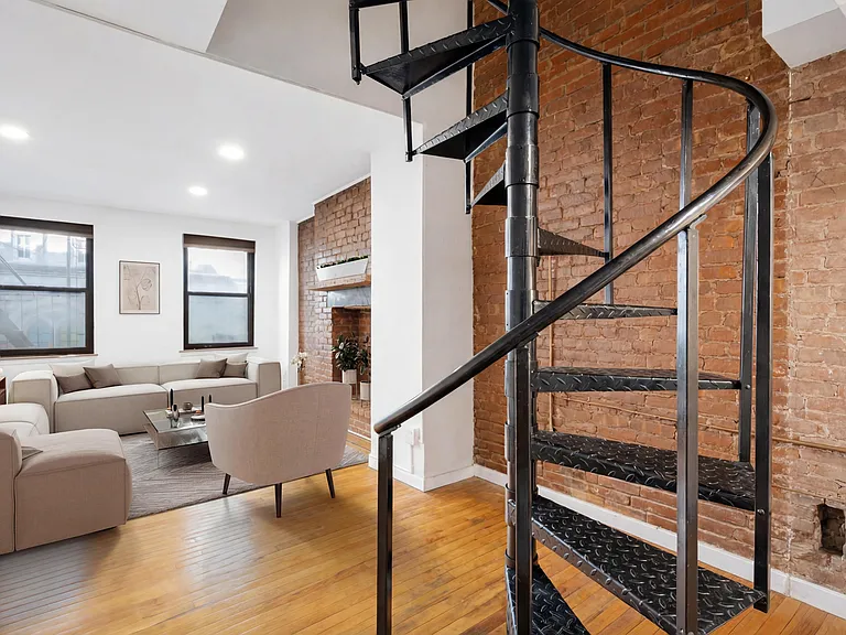 118 Suffolk St #2B — Photo 3
